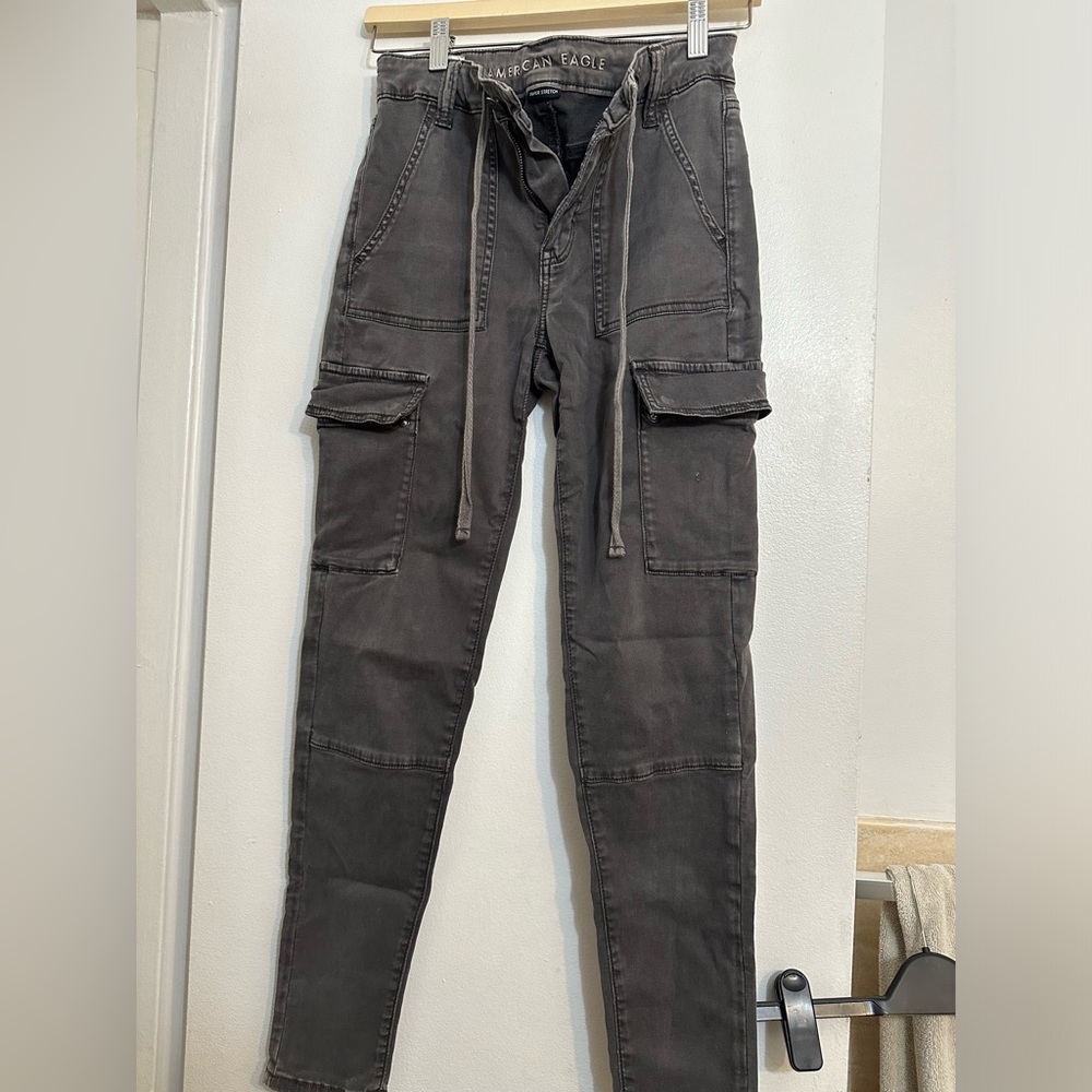 American Eagle stretchy cargos